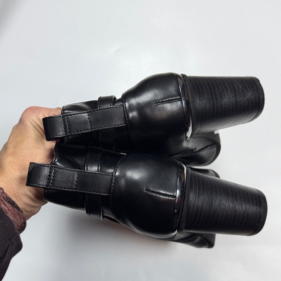 Torrid Chain Heel Bootie - Faux Leather Black S-497 Sz 10.5 WW - Picture 5 of 9